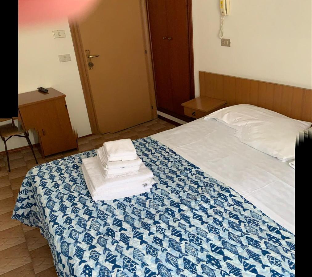 Hotel Estense Rimini Exterior foto